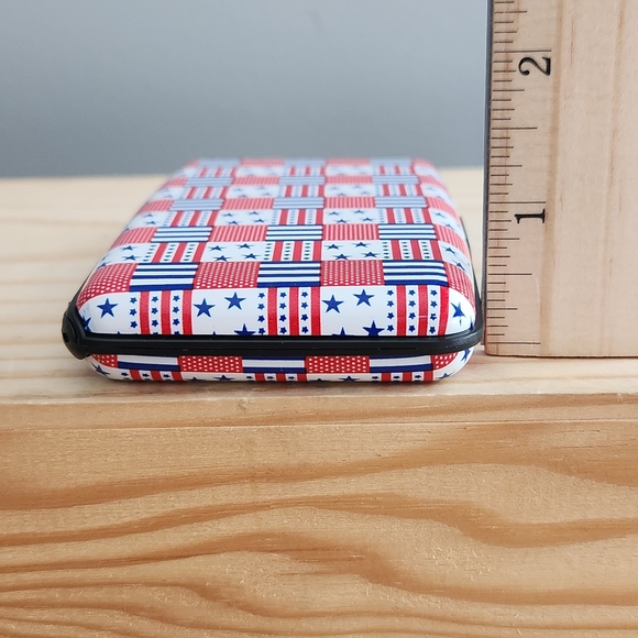 Hard Shell Patriotic Stars and Stripes Credit Card Case Holder Wallet - Picture 10 of 10